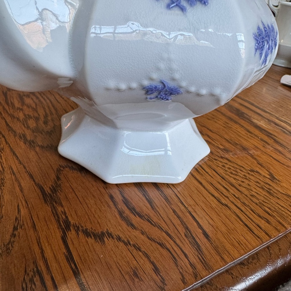 Elegant White and Blue Floral Teapot with lid & two teacups - Picture 12 of 16